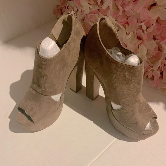 Tan Clog Charlotte Russe Heels - Picture 1 of 6
